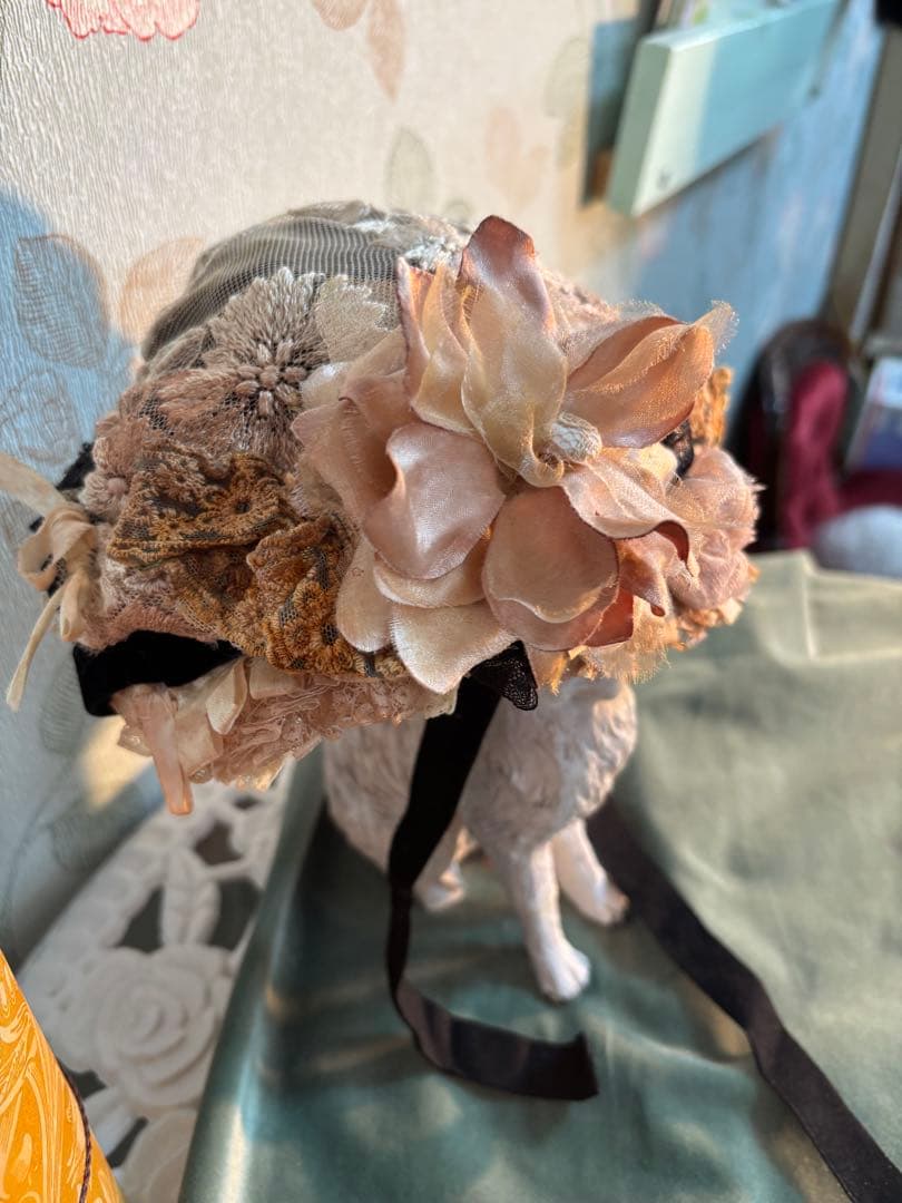 アンティーク風 花飾り付き帽子 (オーダー受けつけます)