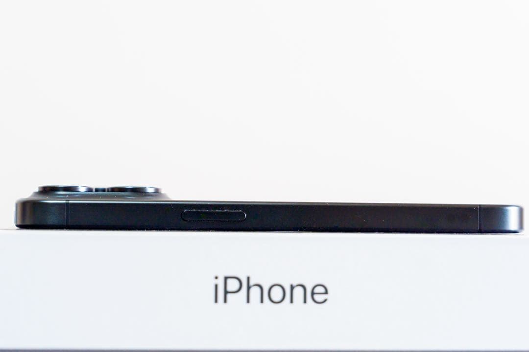 【美品】Apple iPhone 15 Pro 128GB ブラックチタニウム