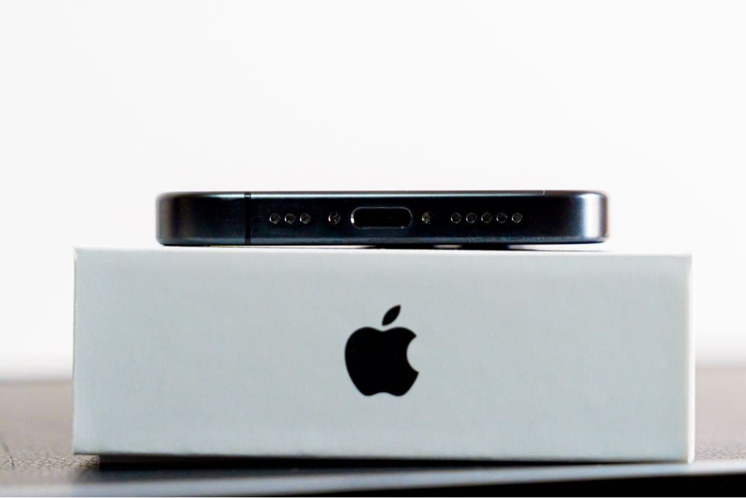 【美品】Apple iPhone 15 Pro 128GB ブラックチタニウム