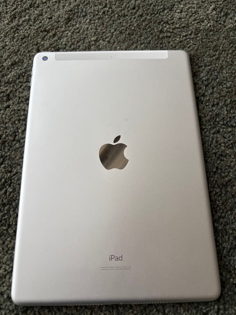 Apple iPad 第7世代　シルバー