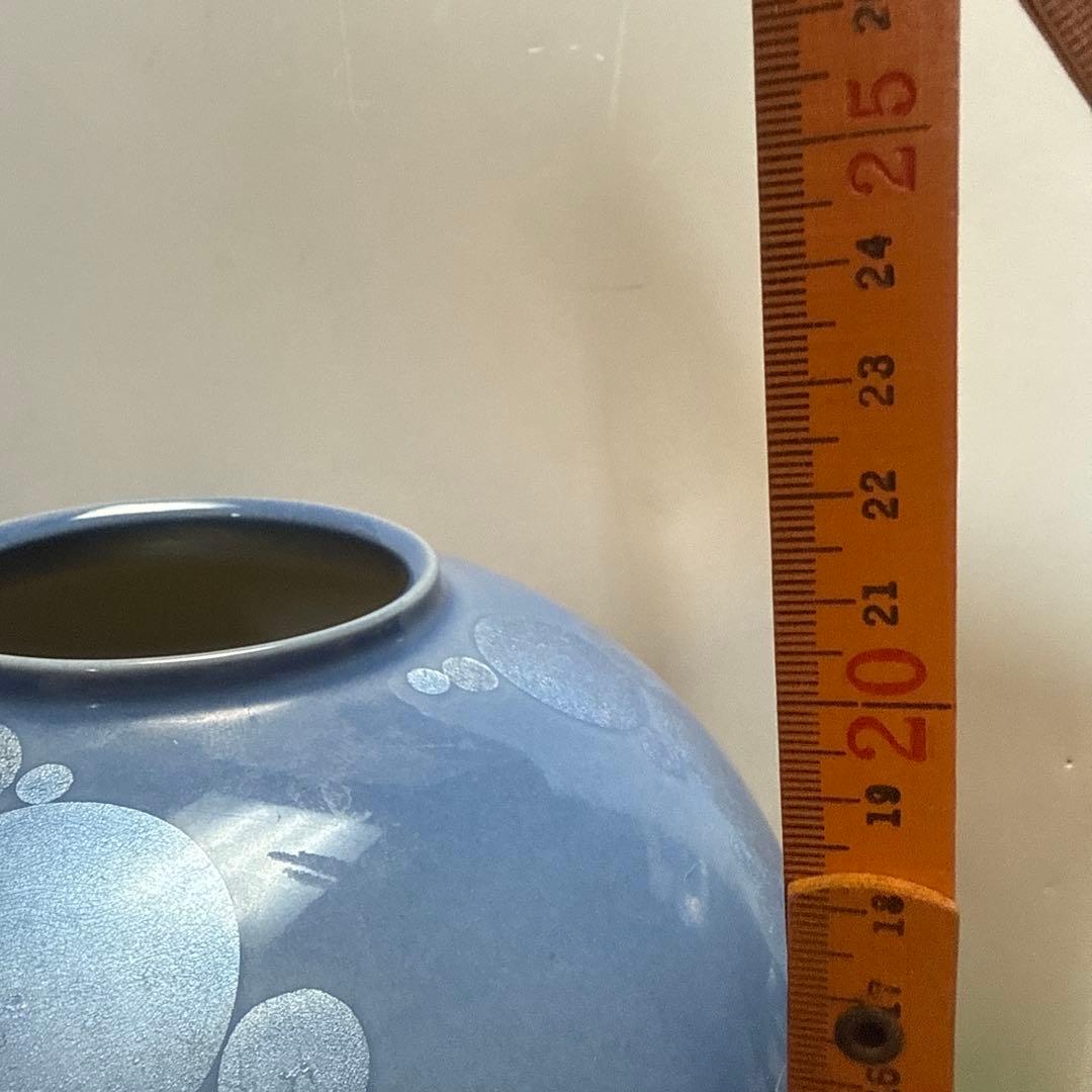 人形国宝中田一於淡青秞裏銀彩色 円形模様 陶器の花瓶　2025年7月人間国宝に