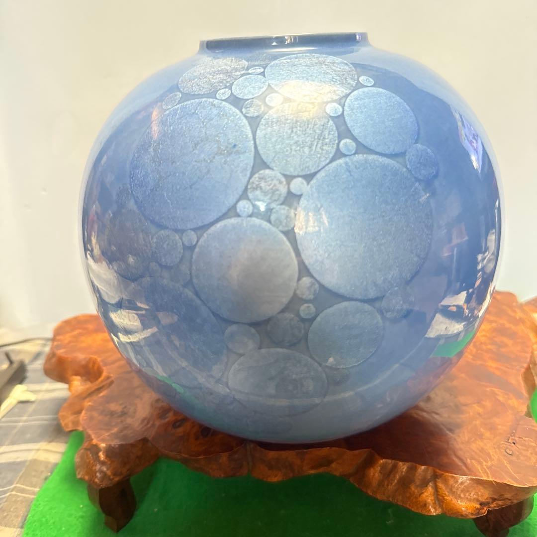 人形国宝中田一於淡青秞裏銀彩色 円形模様 陶器の花瓶　2025年7月人間国宝に