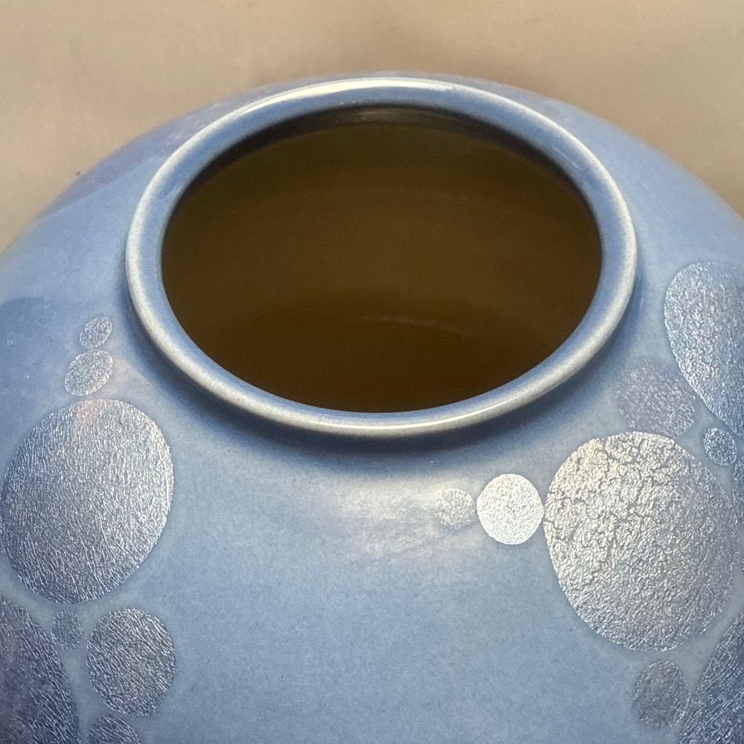 人形国宝中田一於淡青秞裏銀彩色 円形模様 陶器の花瓶　2025年7月人間国宝に