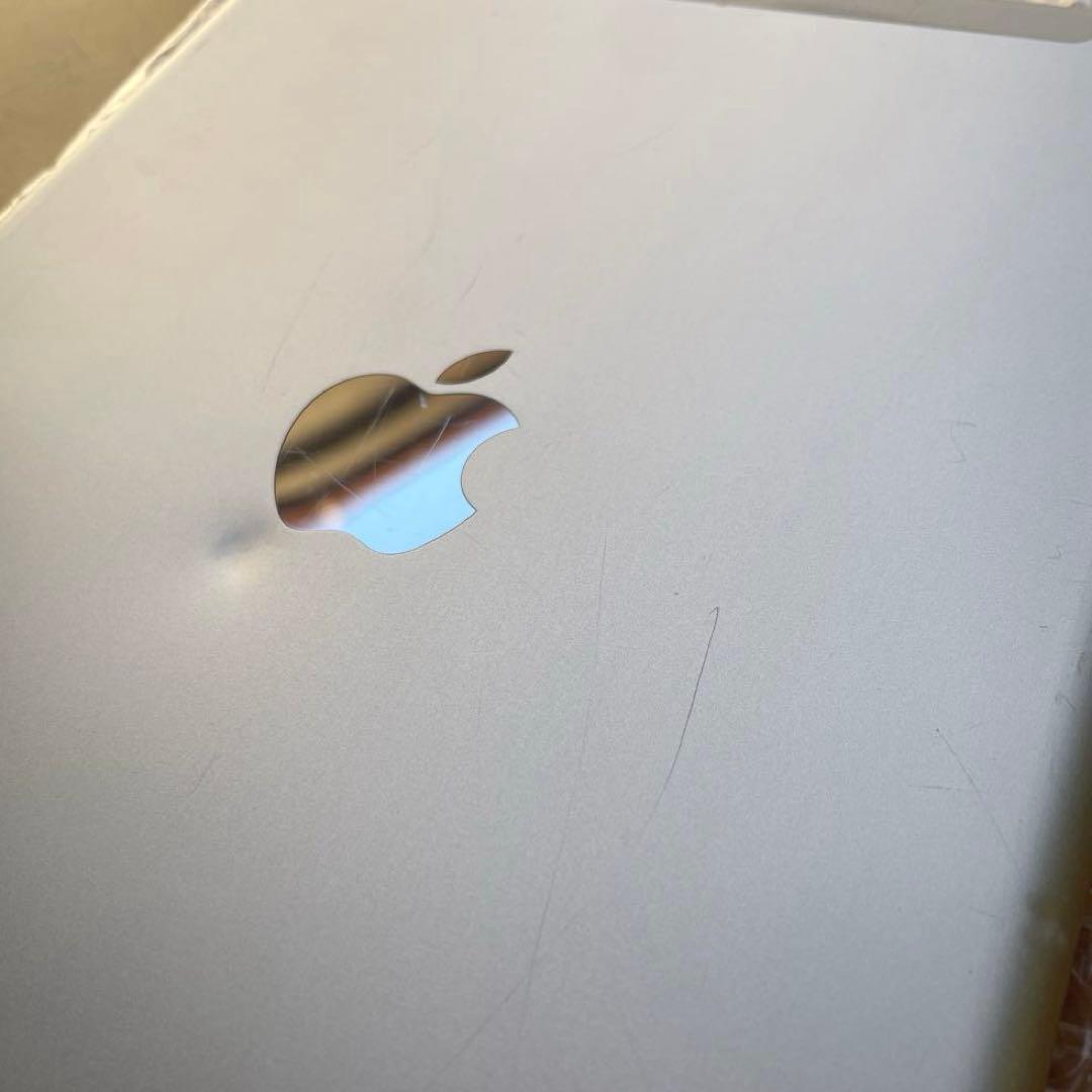 iPad 第5世代　A1823 Cellular シルバー　32GB 美品