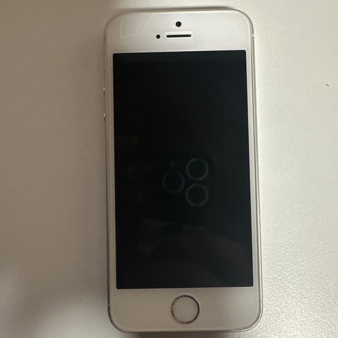 Apple iPhone SE シルバー 本体　64gb