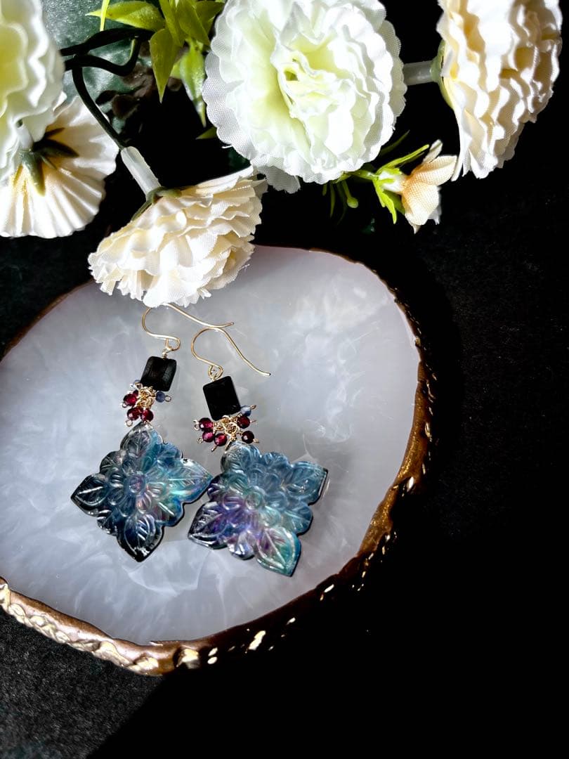 ブラックオニキス✖️マザオパ✖️水晶トリプレットピアス