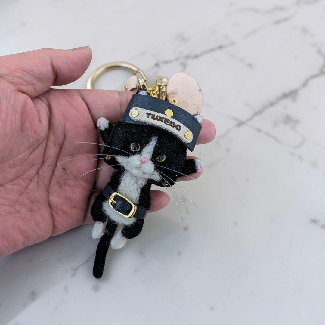 豆猫HOLDCATキーホルダー MN-23 ハチワレ猫〜特製豆猫トレカ付き