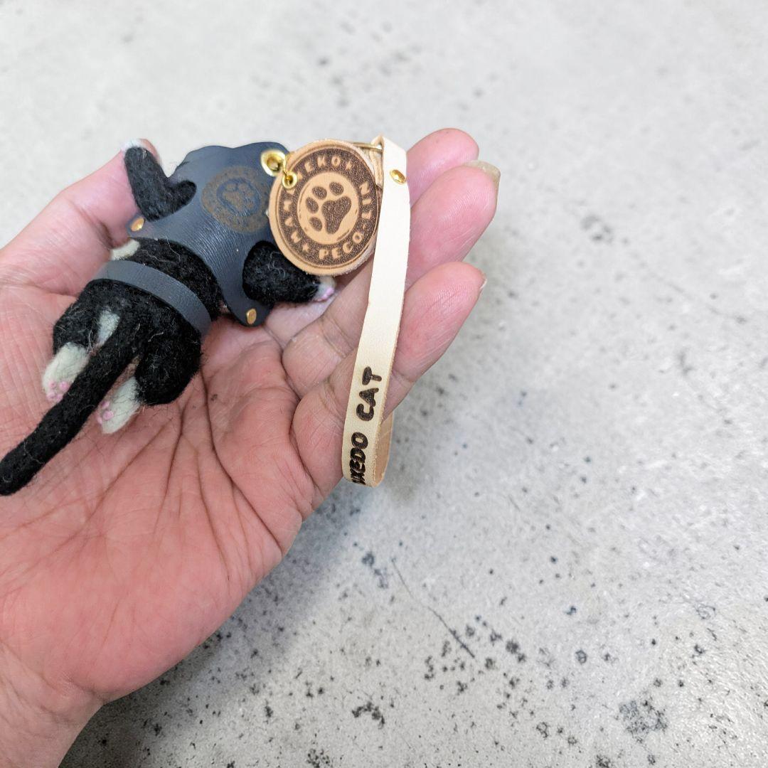 豆猫HOLDCATキーホルダー MN-23 ハチワレ猫〜特製豆猫トレカ付き