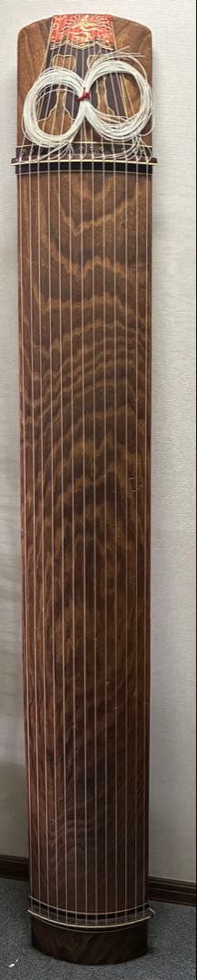 くり甲、縁取り葉、綾杉彫りの上級お琴、琴柱他一式付き