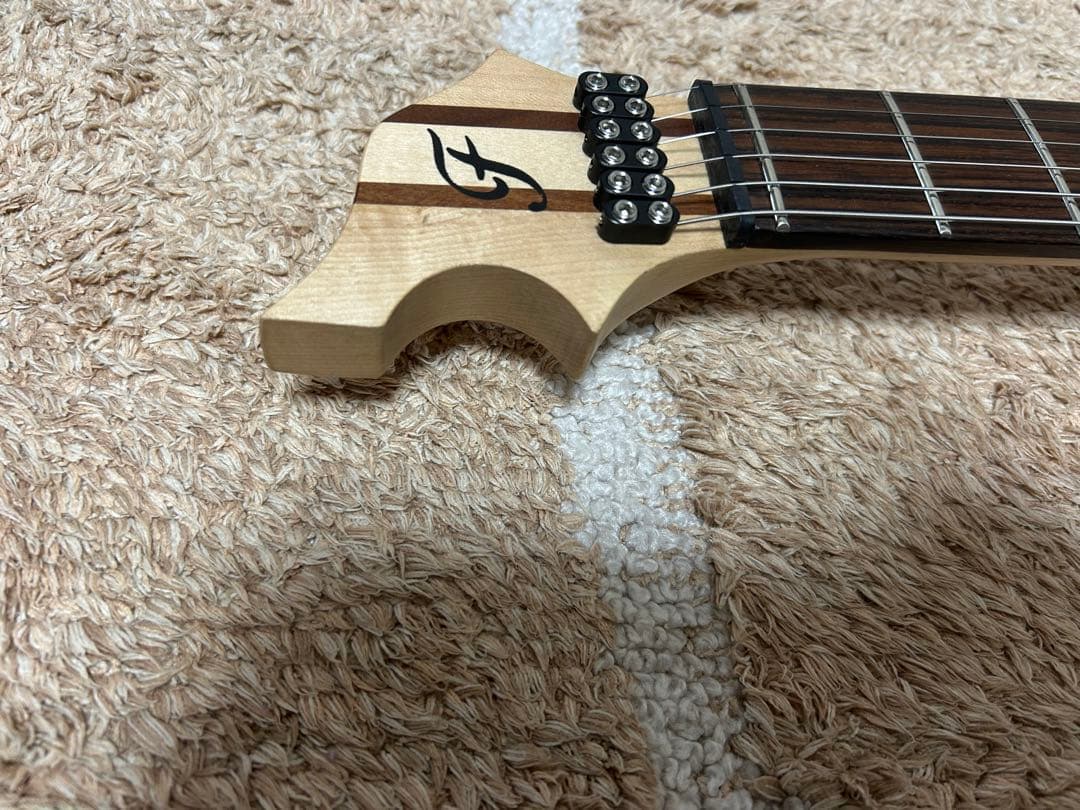 ヘッドレスギター GFC FHL-600FM レッド