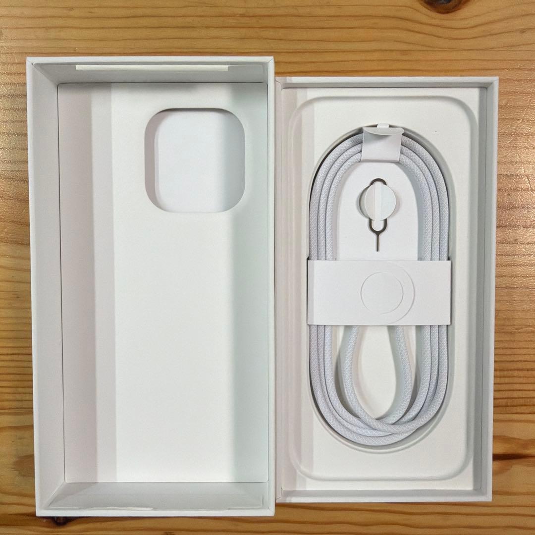 【美品】iPhone 16 Pro 256GB（ブラックチタニウム）SIMフリー