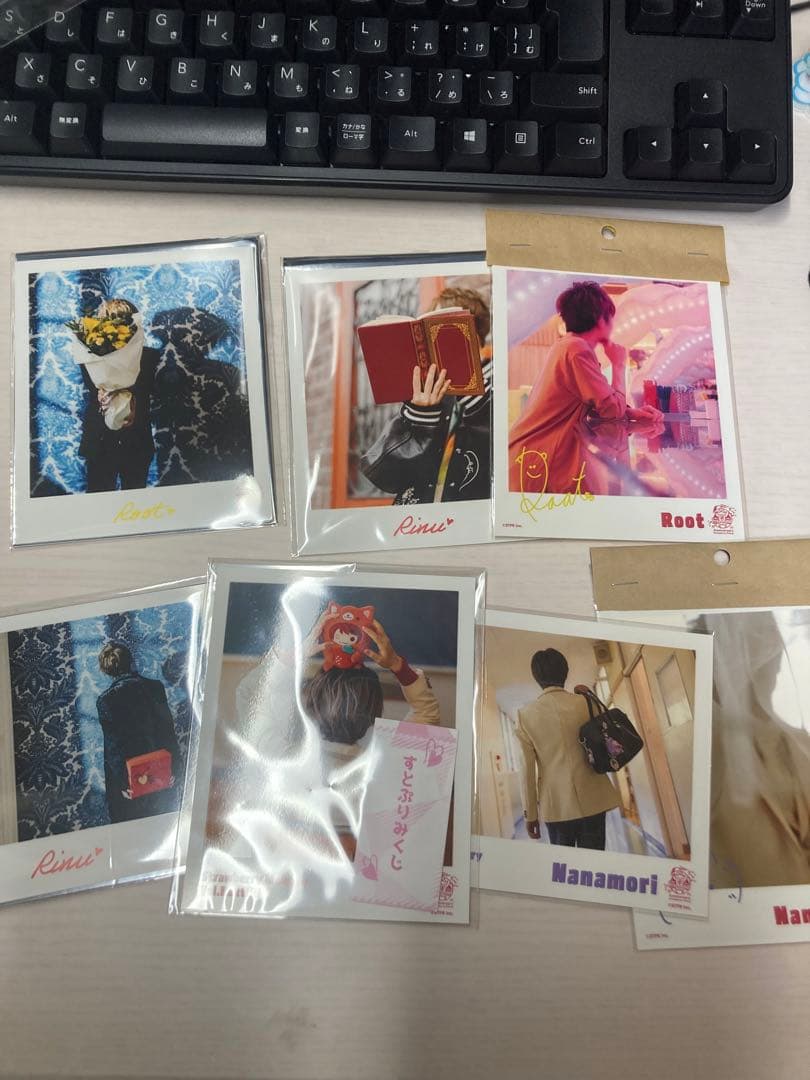 すとぷりグッズ (ブロマイド、カード、缶バッジ)