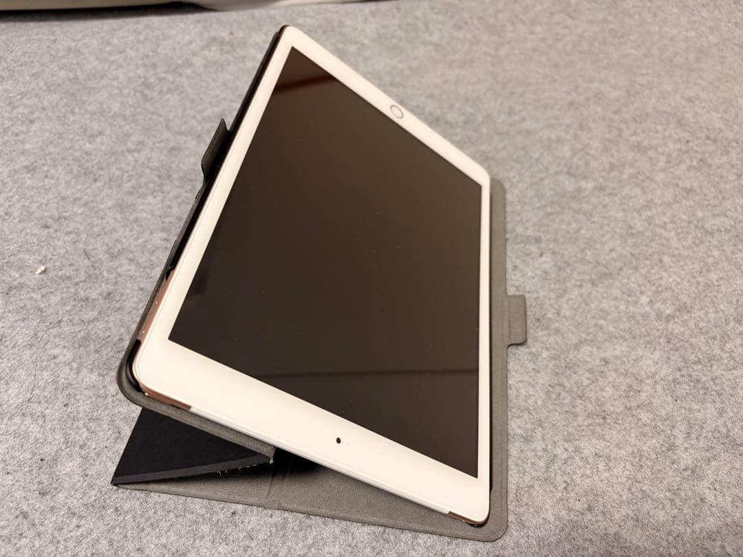 iPad第7世代 10.2インチ 32G Wi-Fi+Cellular おまけ付