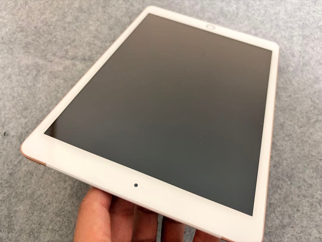 iPad第7世代 10.2インチ 32G Wi-Fi+Cellular おまけ付