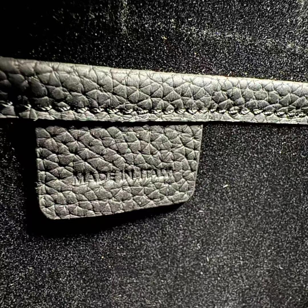 青緑色の花模様陶器花瓶