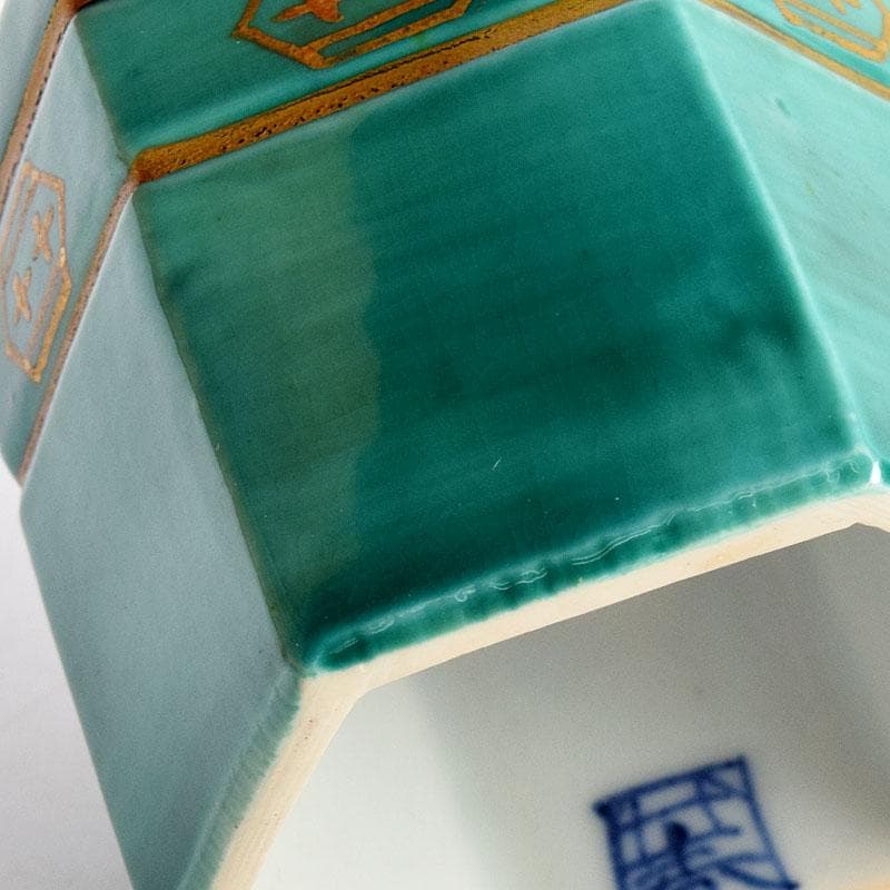 茶道具　古余呂技窯　川瀬竹春作　緑地金彩　六角蓋置　共布共箱　Z　8907