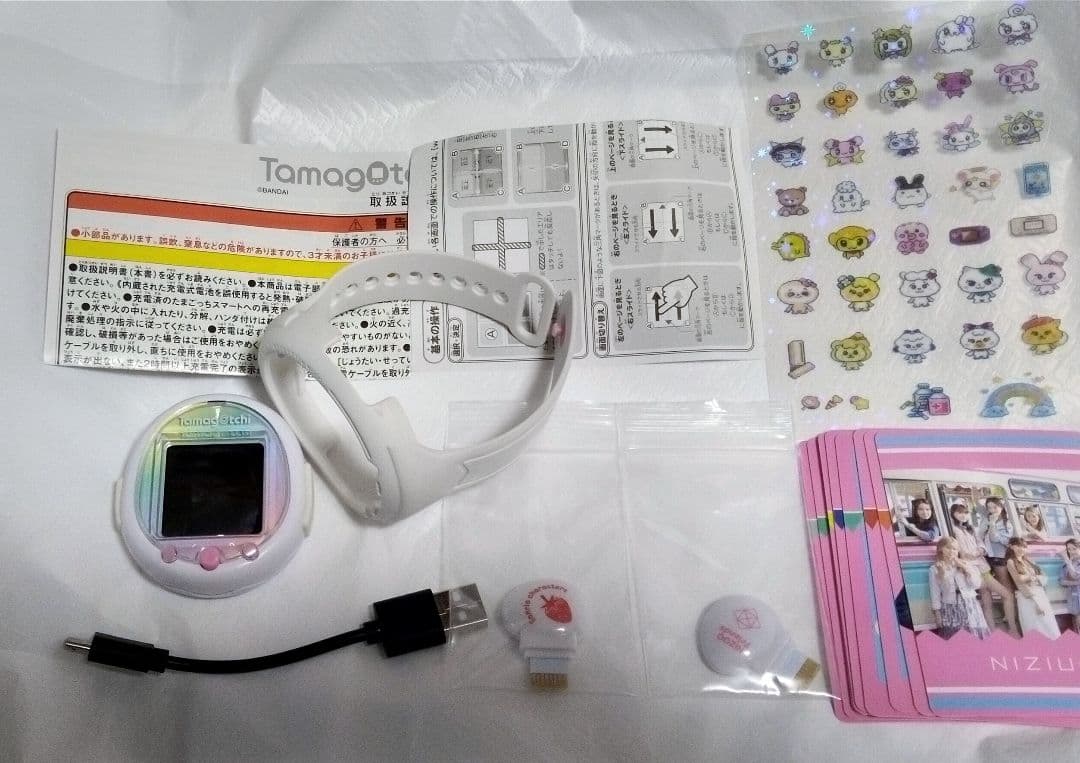 たまごっちスマート本体たますまカードサンリオとNiziUとシールとポチっちまとめ