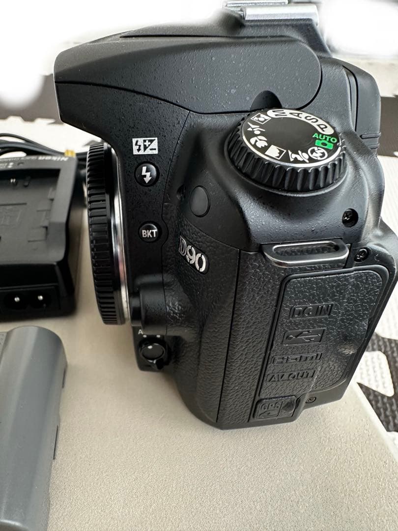 Nikon D90 デジタル一眼レフカメラ　充電器付き