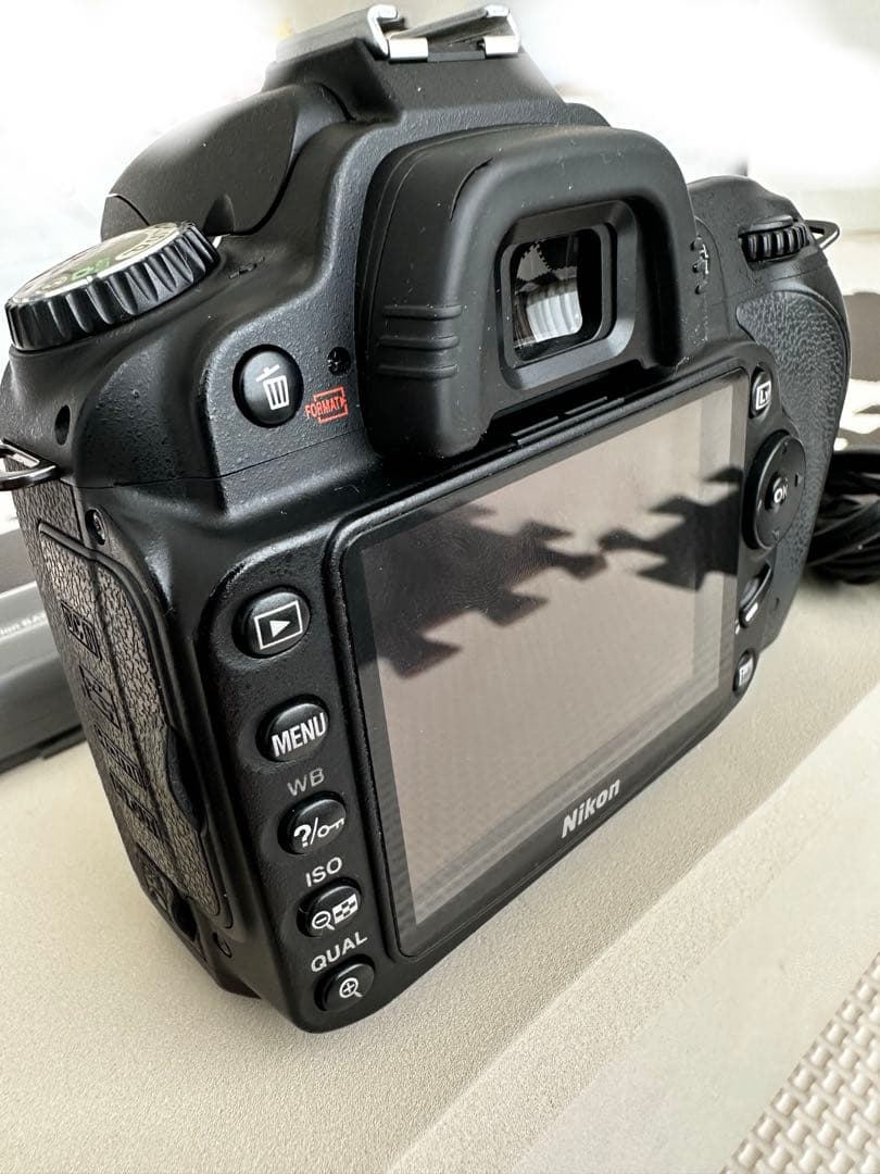 Nikon D90 デジタル一眼レフカメラ　充電器付き