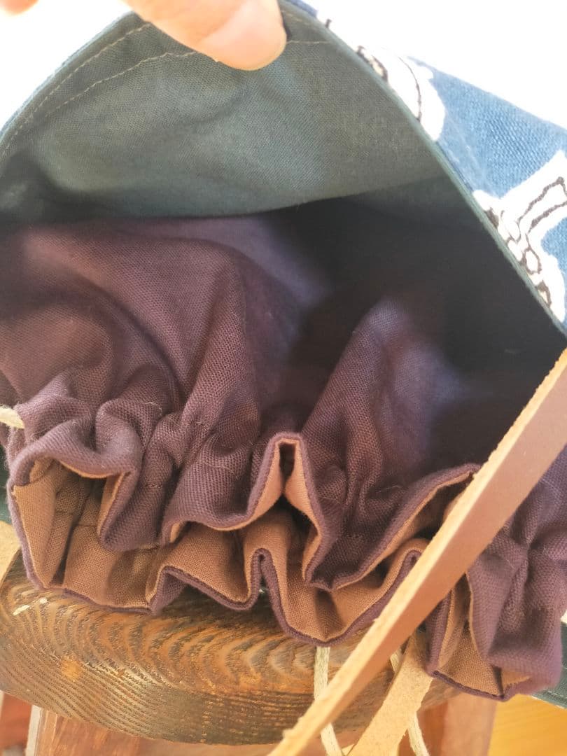 訳あり　ミナペルホネン　forest life　ブルー　あおり巾着バッグ　本革