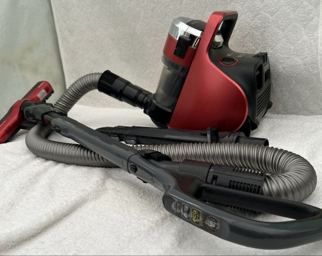 東芝クリーナー　トルネオ　レッド