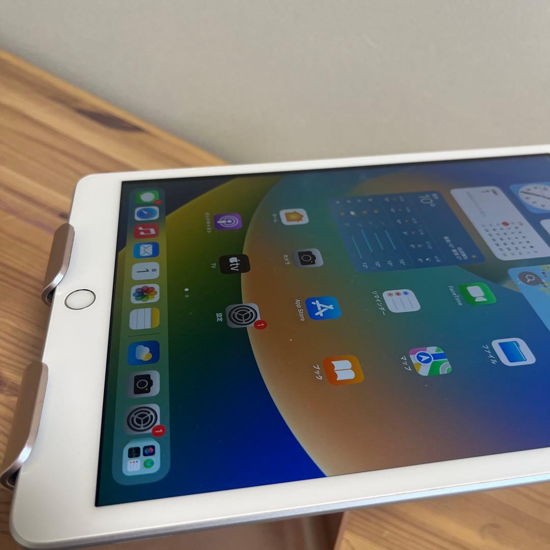 超美品！iPad 7世代 32G Wi-Fi + Cellular SIMフリー