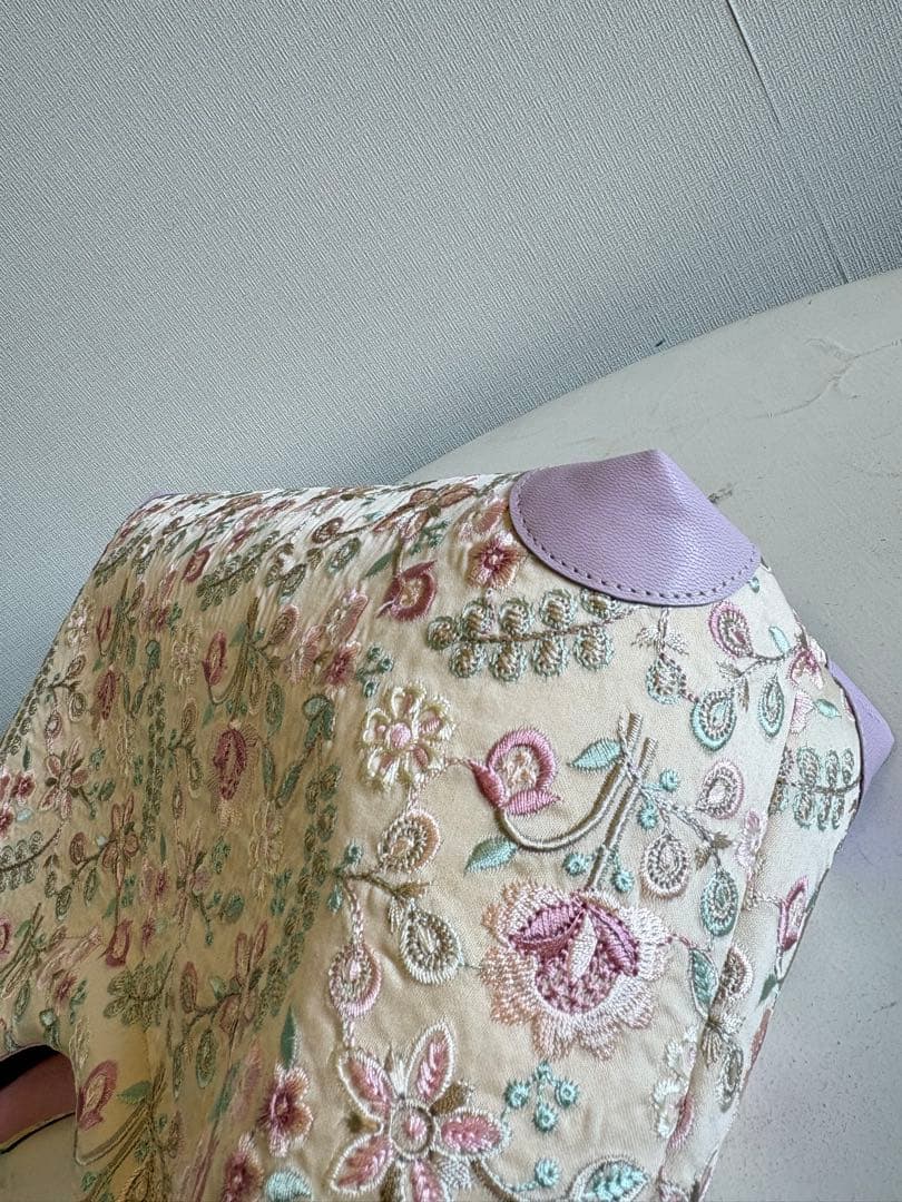 お出かけバック　クリーム系刺繍