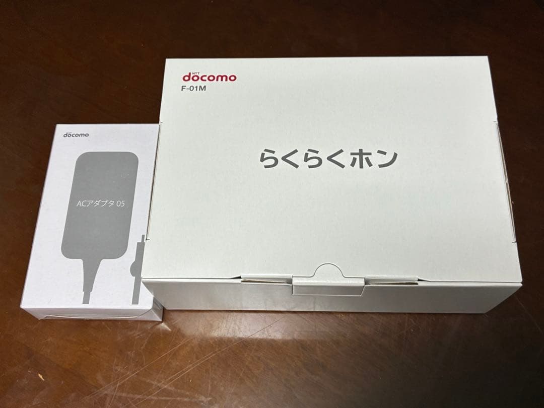 docomo らくらくフォン ホワイト 本体