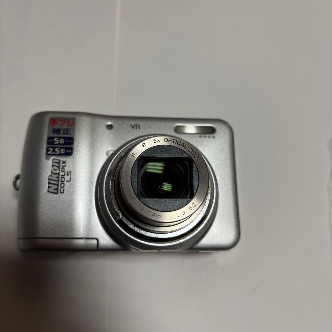 Nikon Coolpix L5　デジタルカメラ