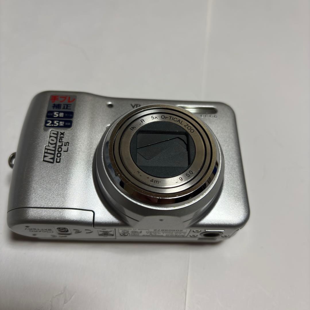 Nikon Coolpix L5　デジタルカメラ