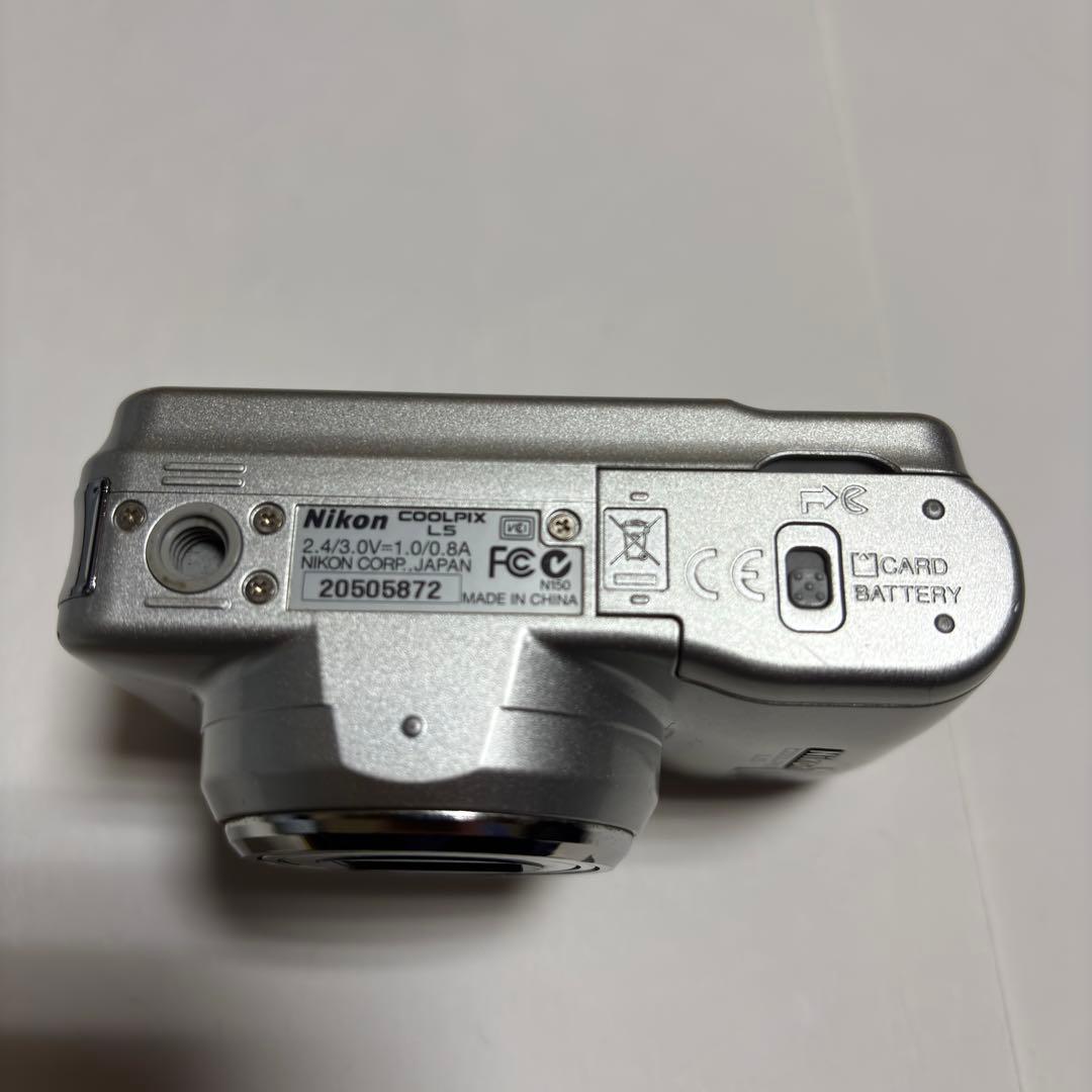 Nikon Coolpix L5　デジタルカメラ