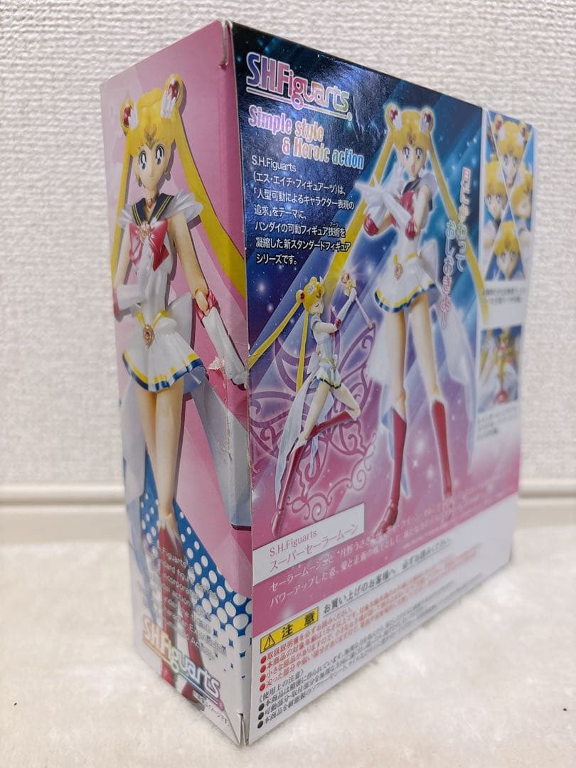 S.H.Figuarts スーパーセーラームーンのアクションフィギュア