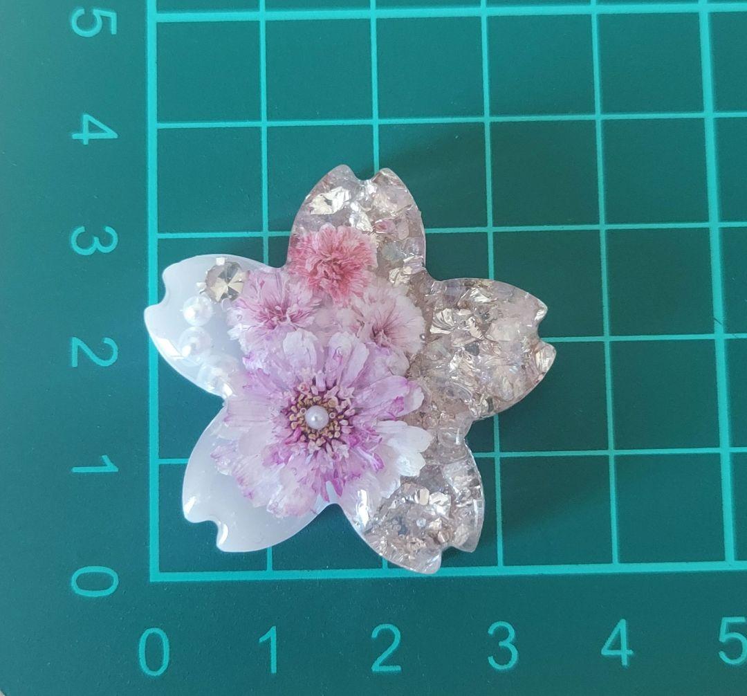 【1504】レジン　マトリカリア　ヘアゴム　ポニーフック　ブロ―チ　ハンドメイド
