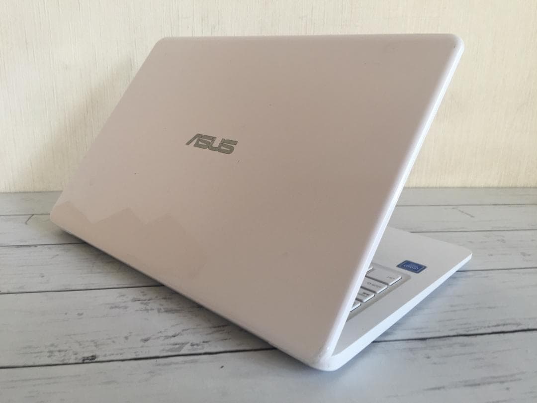 ASUS E406S 小型・薄14型液晶/17.6mm/Office/Win11