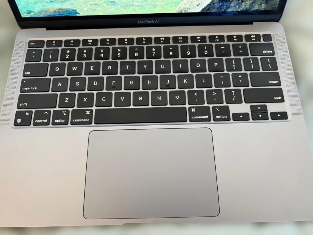 【中古品】MacBookAir M1 16GB 256G USキー 85%