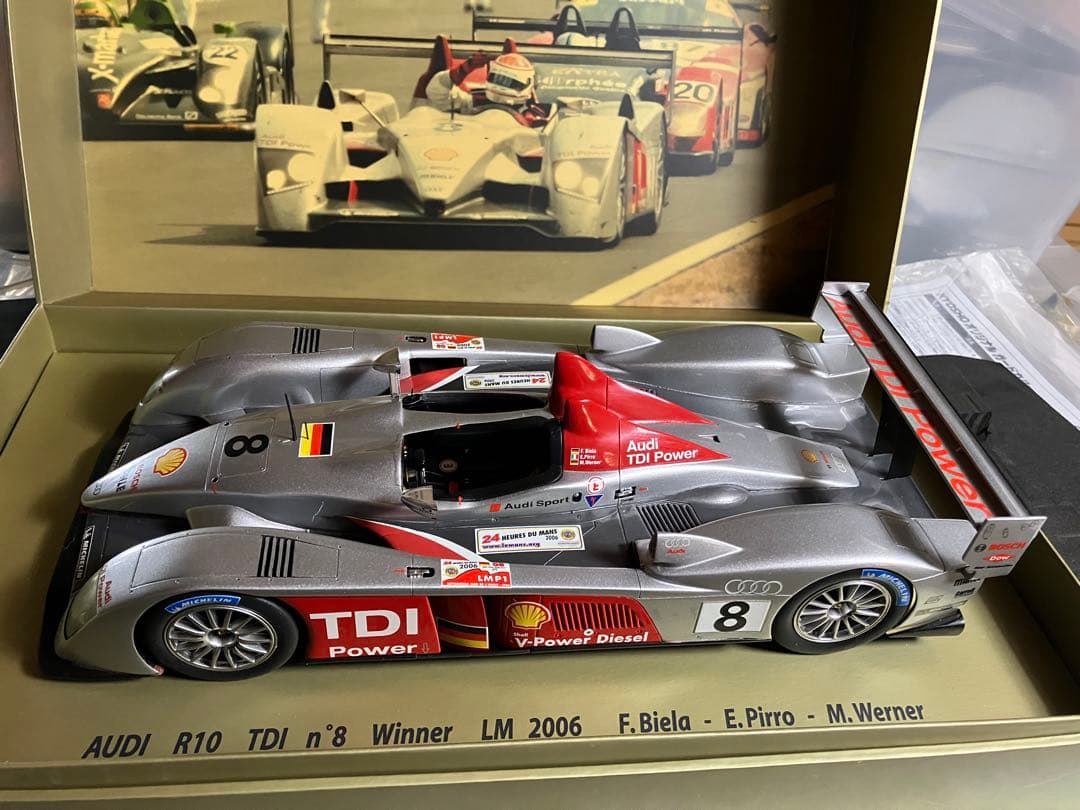 1/18スパーク AUDI R10 TDI n°8 ルマン2006 優勝モデル