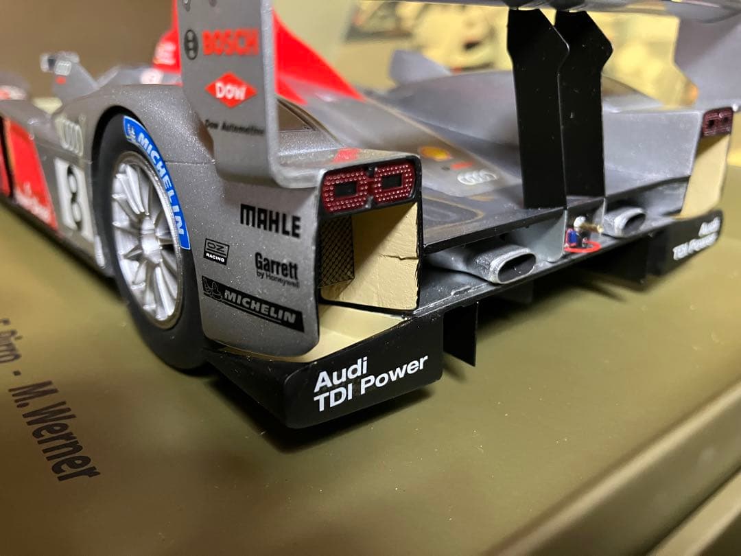 1/18スパーク AUDI R10 TDI n°8 ルマン2006 優勝モデル