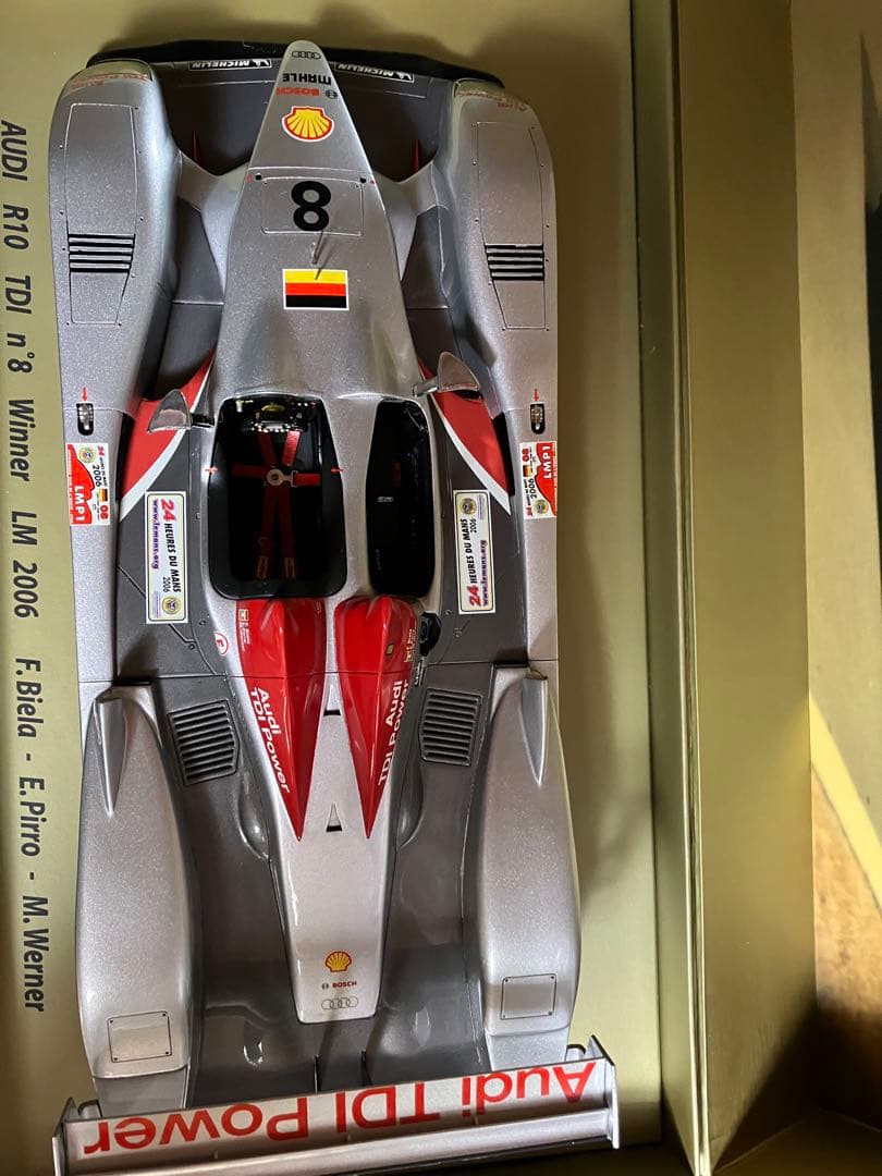 1/18スパーク AUDI R10 TDI n°8 ルマン2006 優勝モデル