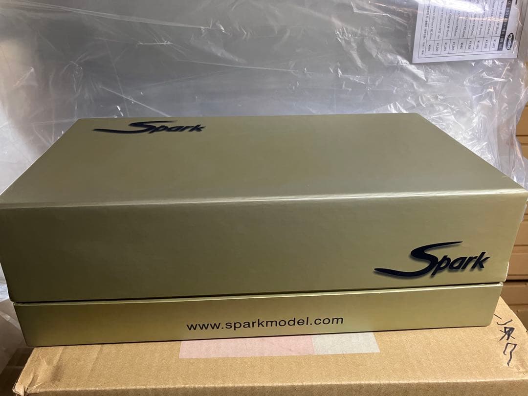 1/18スパーク AUDI R10 TDI n°8 ルマン2006 優勝モデル