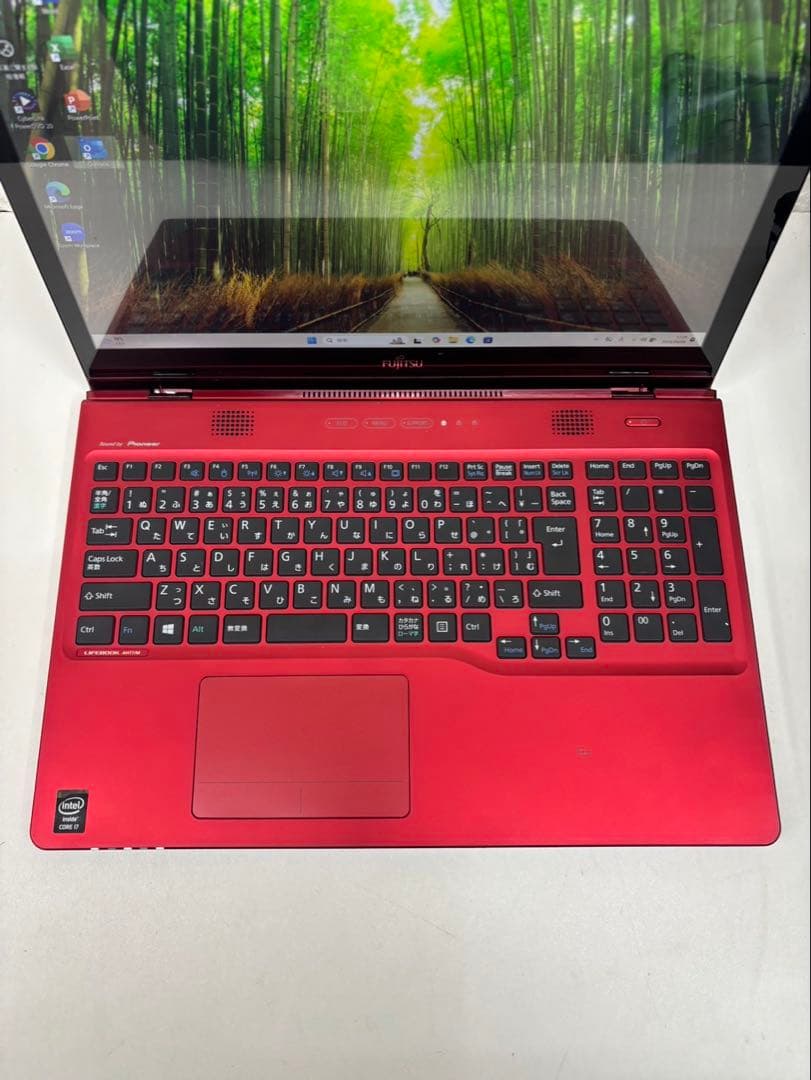 566 富士通　美品✨人気のレッド　SSD250 メモリ8GB office付き