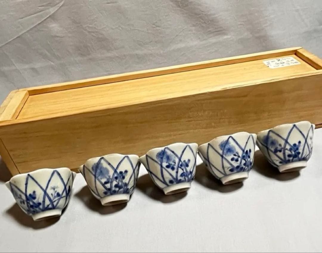骨董　染付　柿右衛門手　芝垣菊花蝶図　煎茶椀　5個　（手作り桐箱付き）