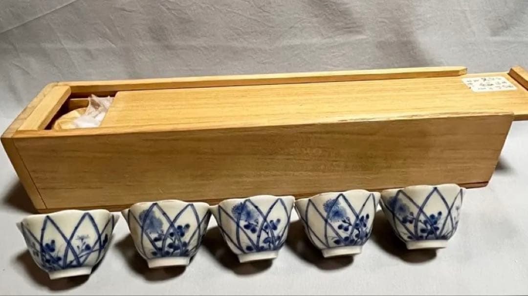 骨董　染付　柿右衛門手　芝垣菊花蝶図　煎茶椀　5個　（手作り桐箱付き）