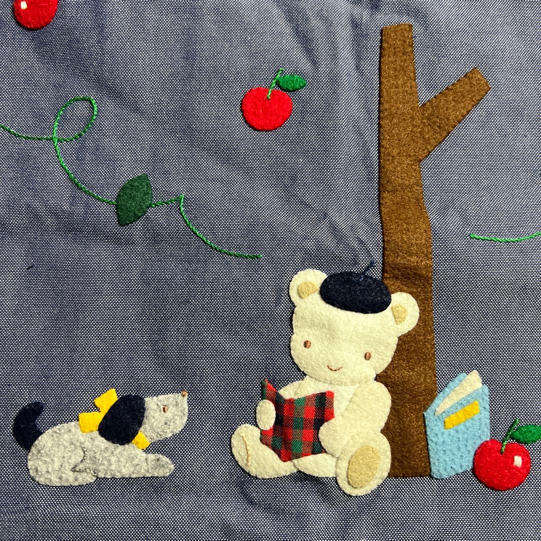 ファミリア　クマと犬の刺繍　トートバッグ　りんごの木の下で