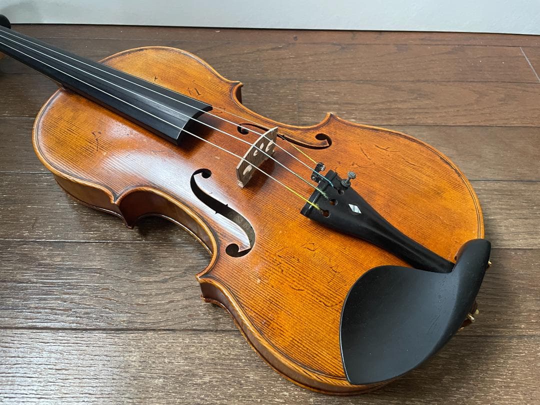 ドイツ製 バイオリン 美しいワンピースバック ４／４サイズ 駒調整済み
