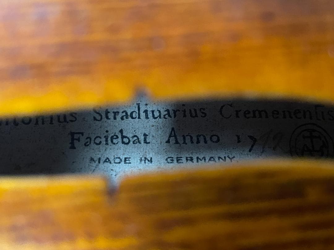 ドイツ製 バイオリン 美しいワンピースバック ４／４サイズ 駒調整済み