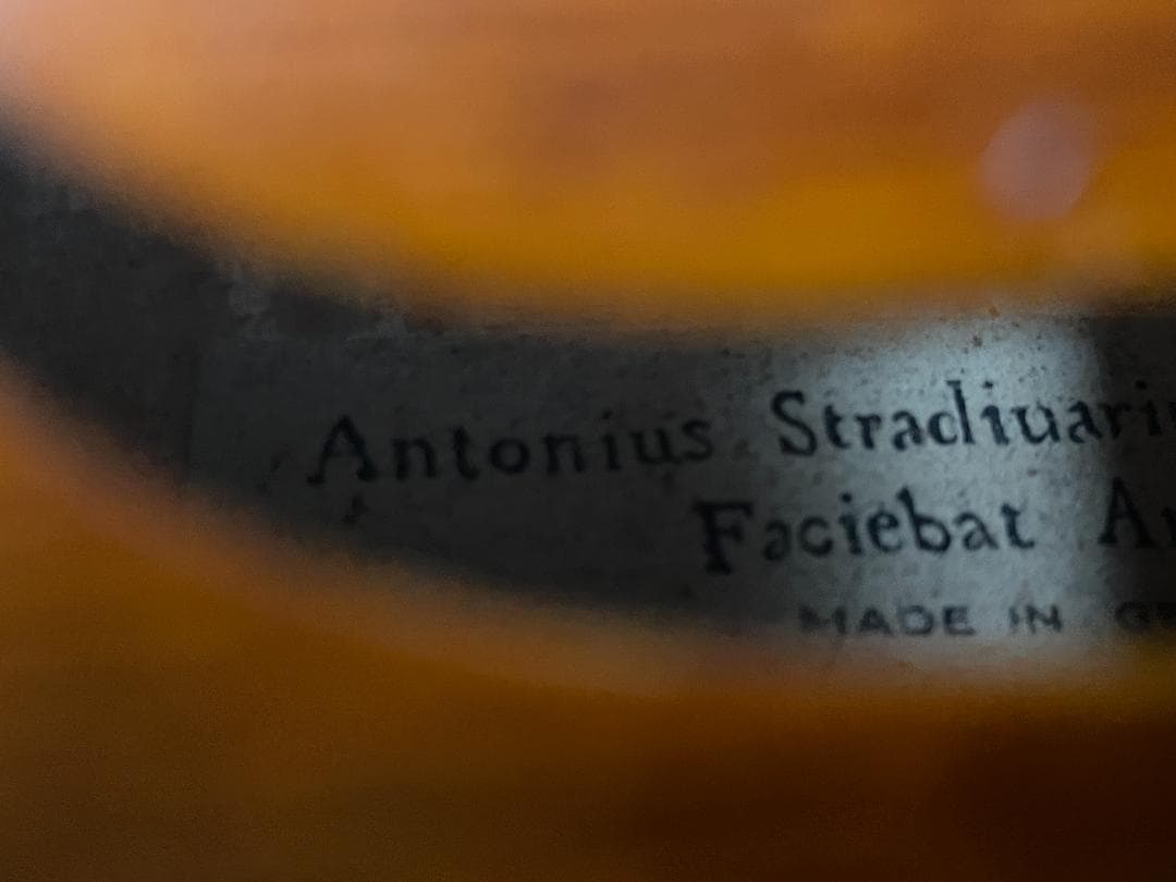 ドイツ製 バイオリン 美しいワンピースバック ４／４サイズ 駒調整済み