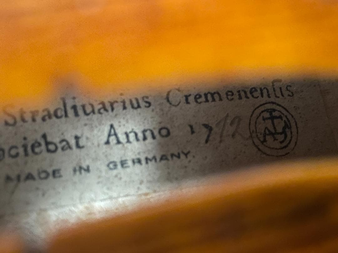 ドイツ製 バイオリン 美しいワンピースバック ４／４サイズ 駒調整済み