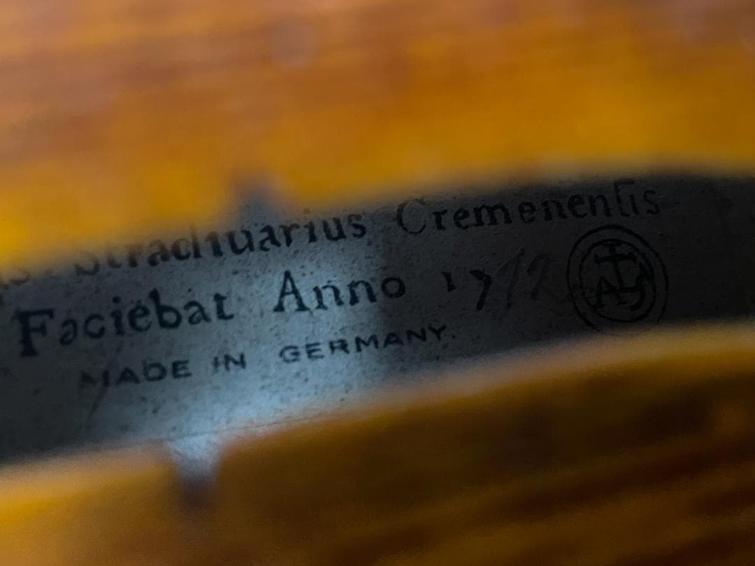 ドイツ製 バイオリン 美しいワンピースバック ４／４サイズ 駒調整済み