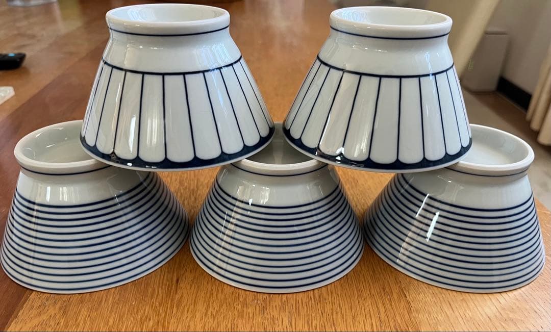 青いストライプ模様の飯碗セット