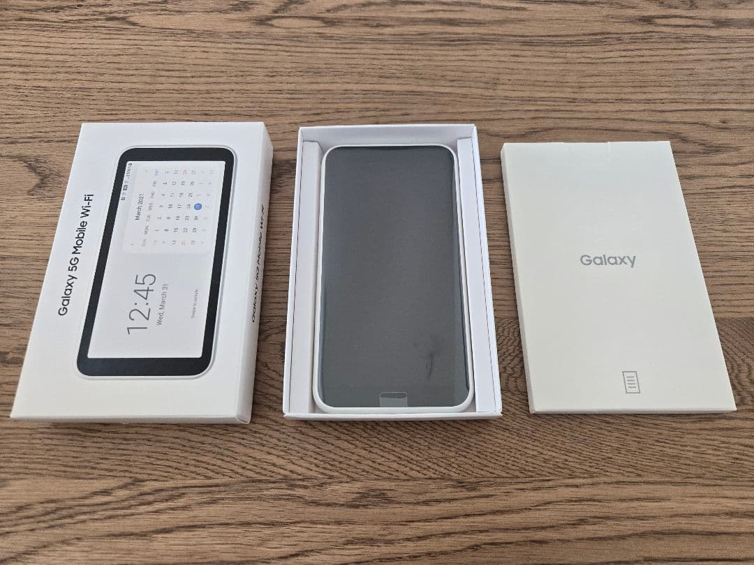 Galaxy 5G Mobile Wi-Fi SCR01 ホワイト